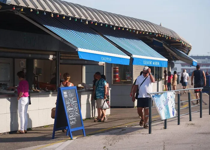 Le Phare De - Centre Et à Pied 3* Calais